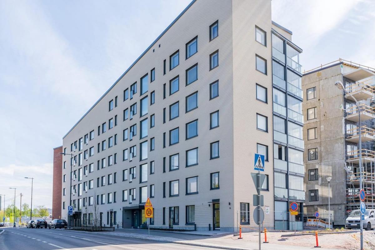 Cozy Apartment Right Next To Metro Station Espoo Buitenkant foto